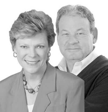 Cokie Roberts with her husband Steven V. Roberts | Source: lockportjournal.com