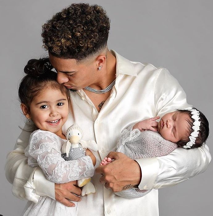 Austin McBroom with Children}}