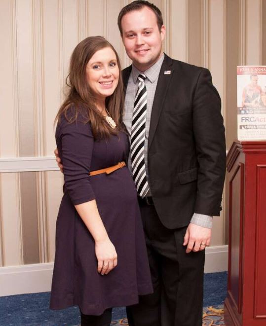 Josh Duggar with his wife, Anna Duggar. | Source : Eonline.com