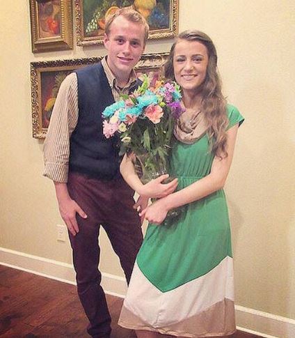 Josiah Duggar with Marjorie Jackson, with whom he had entered coutship in 2015. | eonline.com