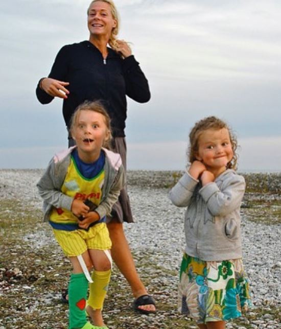 Malena Ernman with Children}}