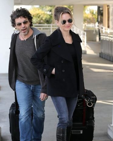 Renee Zellweger with Doyle Bramhall II | Source: Zimbio