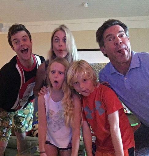 Dennis Quaid with Children}}