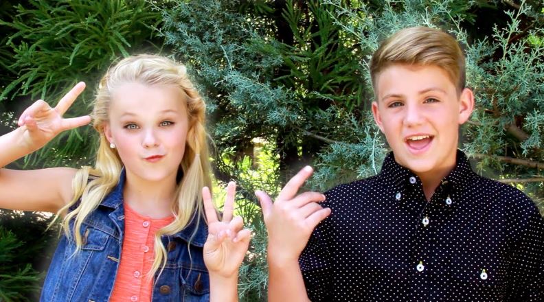 JoJo Siwa with rumored boyfriend, MattyB. | Source: youtube.com