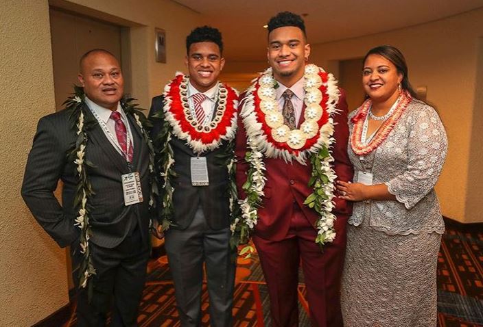 Tua Tagovailoa with Sibling/s}}