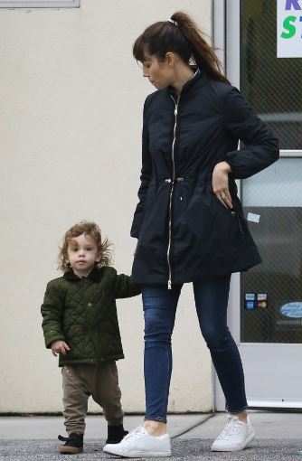 Jessica Biel with Children}}