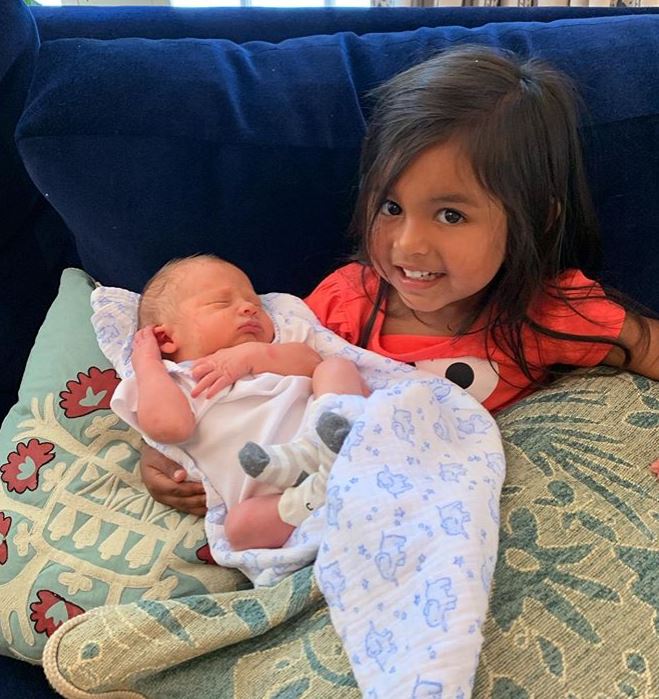 Hoda Kotb with Children}}