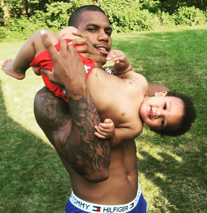 Terrelle Pryor with Children}}