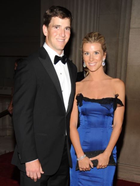 Eli Manning with his wife, Abby Manning. | Source: cheatsheet.com