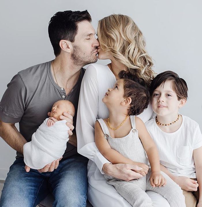 Barry Zito with Children}}