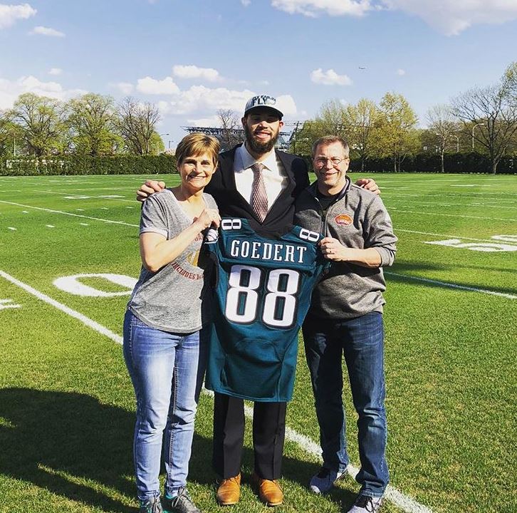 Dallas Goedert with Parent/s}}
