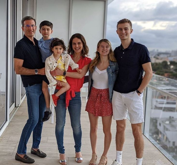 Bianna Golodryga with Children}}