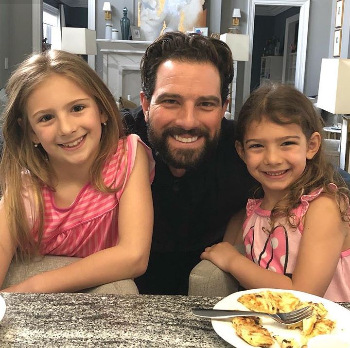 Scott McGillivray with Children}}