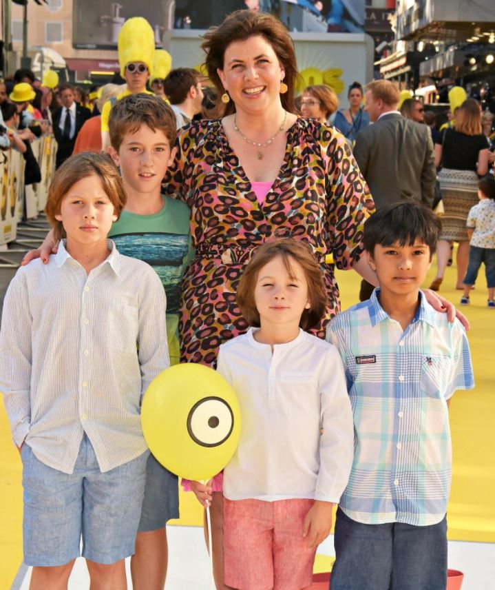 Kirstie Allsopp with Children}}