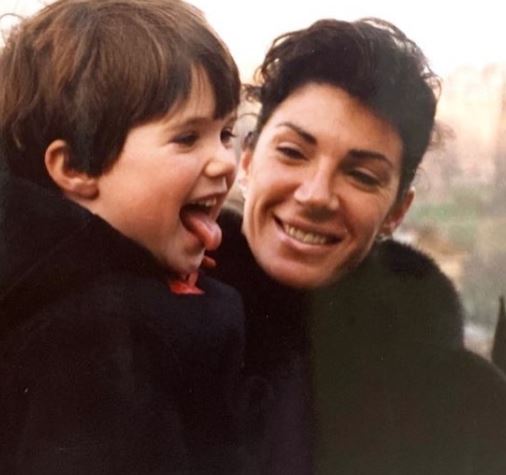 Hilary Farr with Children}}