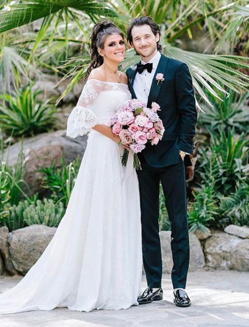 Molly Tarlov with her husband, Alexander Noyes. | Source: Instagram