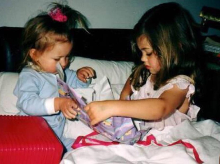 Phoebe Tonkin with Sibling/s}}
