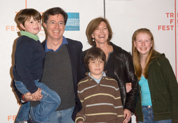 Stephen Colbert with her wife and children | Source: wonderwall.com