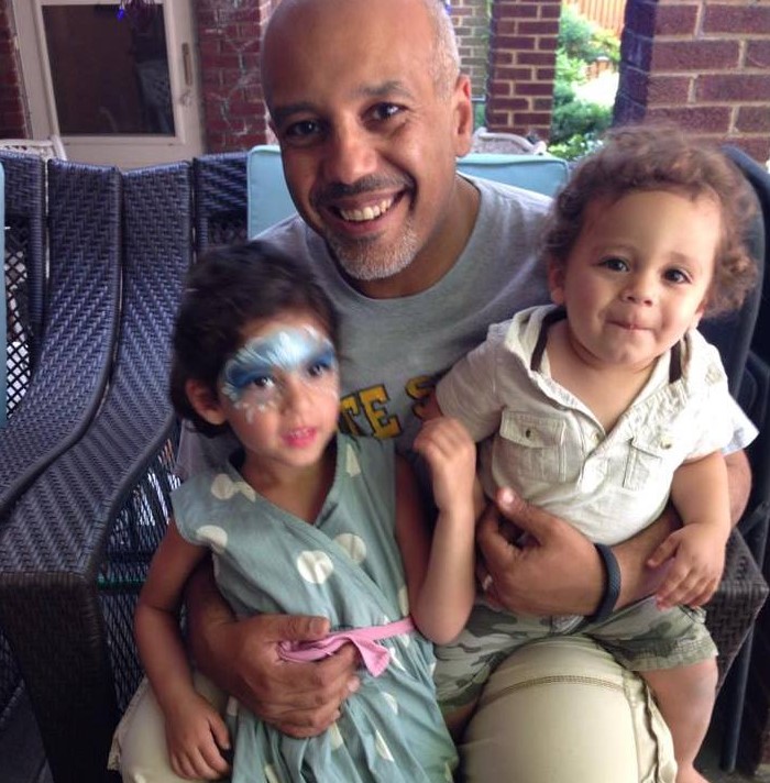 Mo Elleithee with Children}}