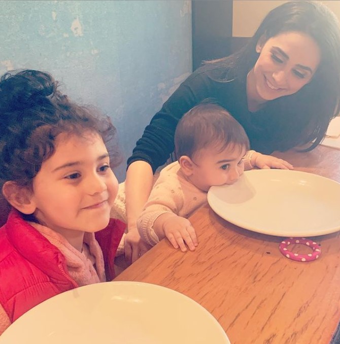 Araksya Karapetyan with Children}}