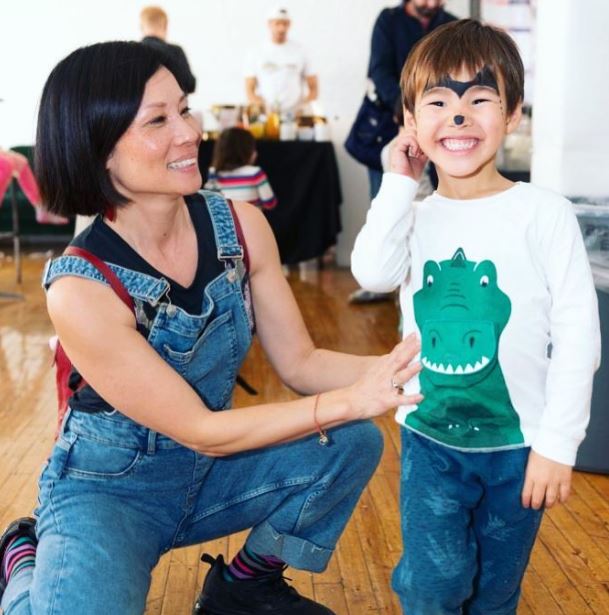 Lucy Liu with Children}}